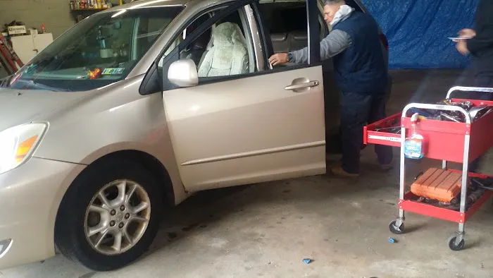 Manny's Auto Glass 5