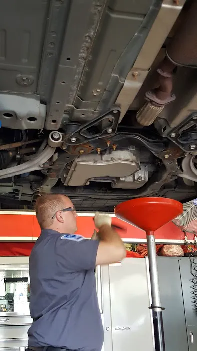 Bowe's Exxon Car Care Center 4