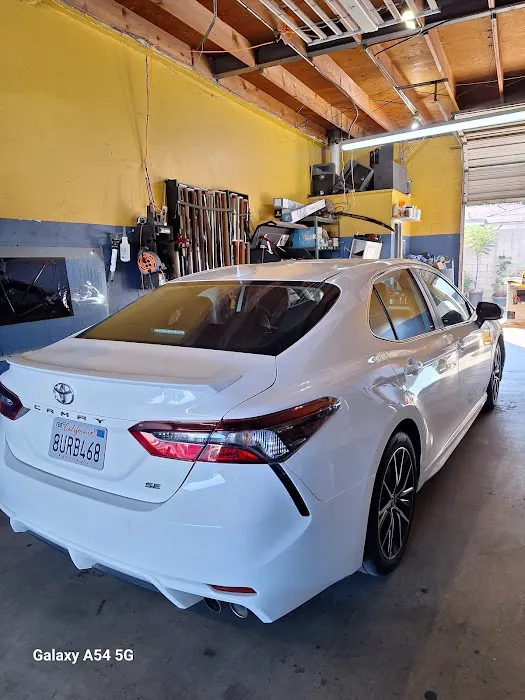 Crowns Auto Glass 9
