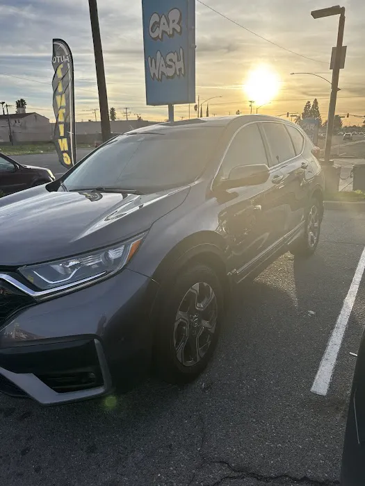 Rialto Auto Glass & Window Tinting 0