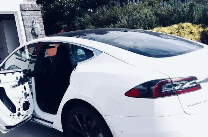 Rialto Auto Glass & Window Tinting 2