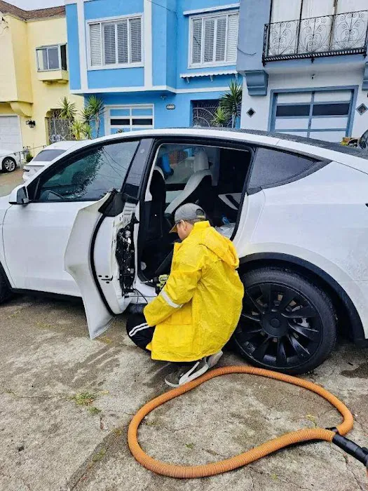 Rialto Auto Glass & Window Tinting 9