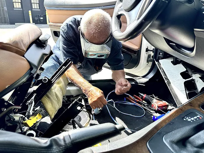 Gran-Prix Auto Stereo 9