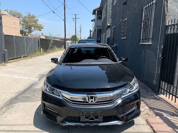 Brady's Auto Glass 9