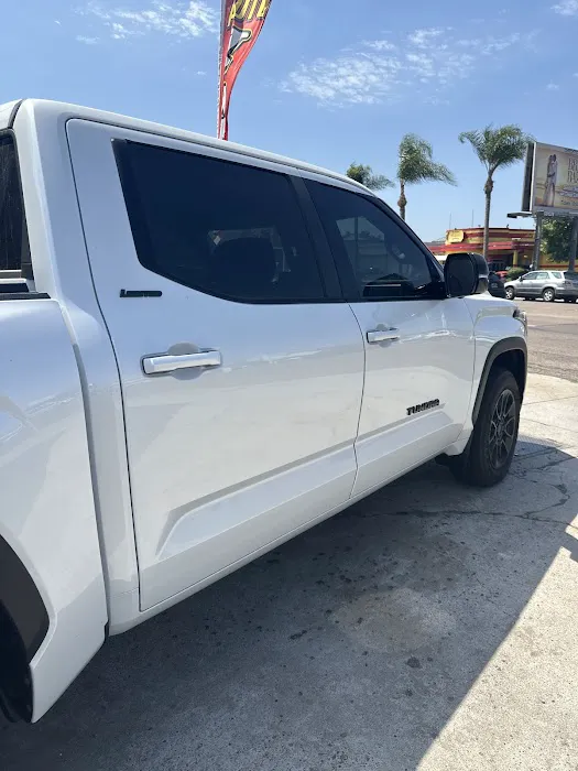 3B Auto Glass and Window Tinting 1