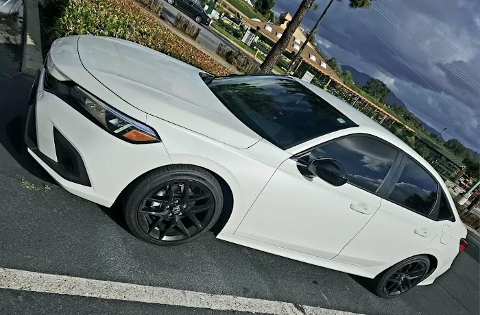 3B Auto Glass and Window Tinting 5