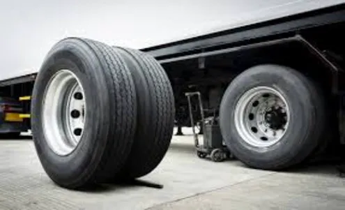 Commercial Truck Mobile Tire Shop 24/7 1