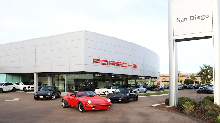 Service Center at Porsche San Diego 7