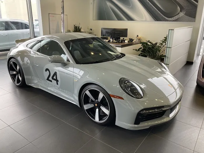 Service Center at Porsche San Diego 5