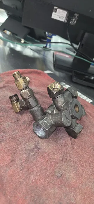 Floyd's Mobile Diesel Mechanic 6