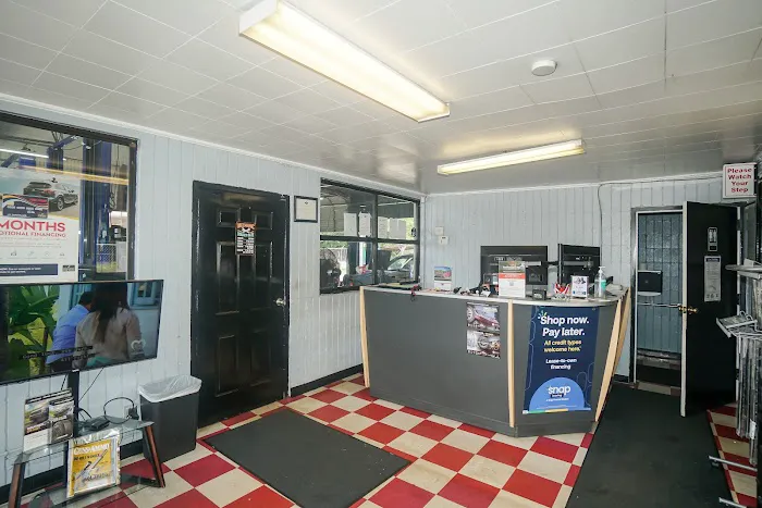 Ed's Automotive on Hope Mills - a Main Street Auto shop 5