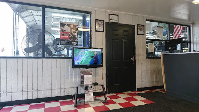 Ed's Automotive on Hope Mills - a Main Street Auto shop 8