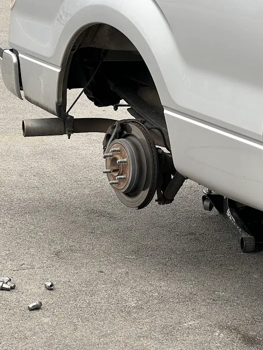Los amigos tire shop 3