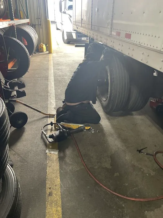 Speedco Truck Lube and Tires 8