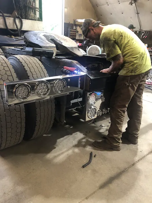 Heavy Wrench Truck Service LLC 4