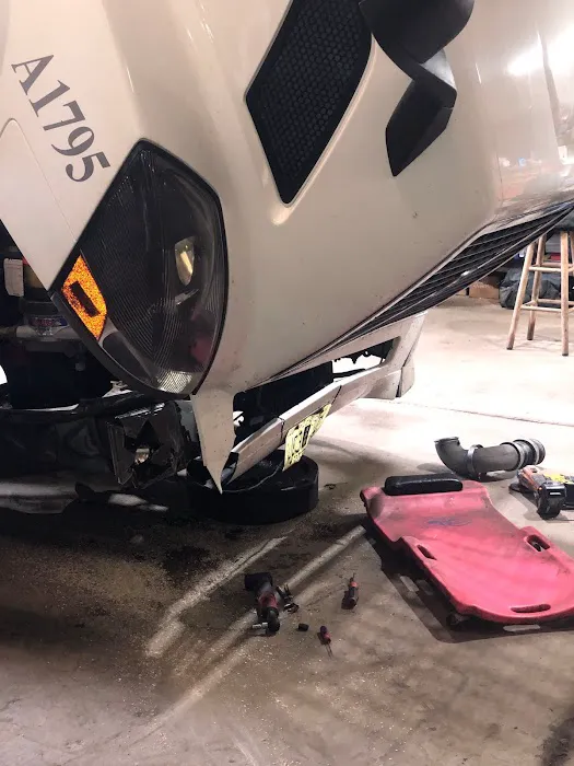Heavy Wrench Truck Service LLC 7