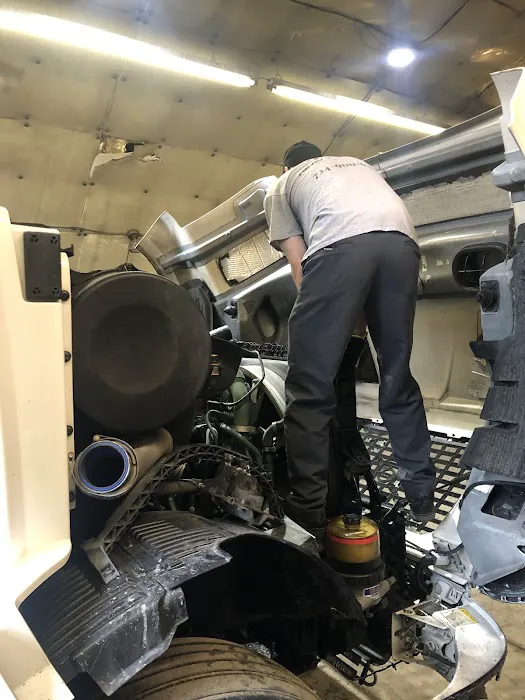 Heavy Wrench Truck Service LLC 9