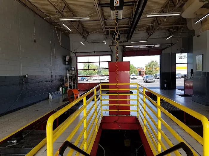 Al's Quick Lube, Tire Express and Auto Detailing 4