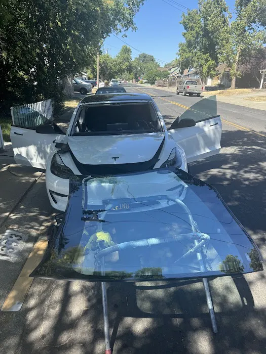 Auto Glass Force & Window Tinting 6