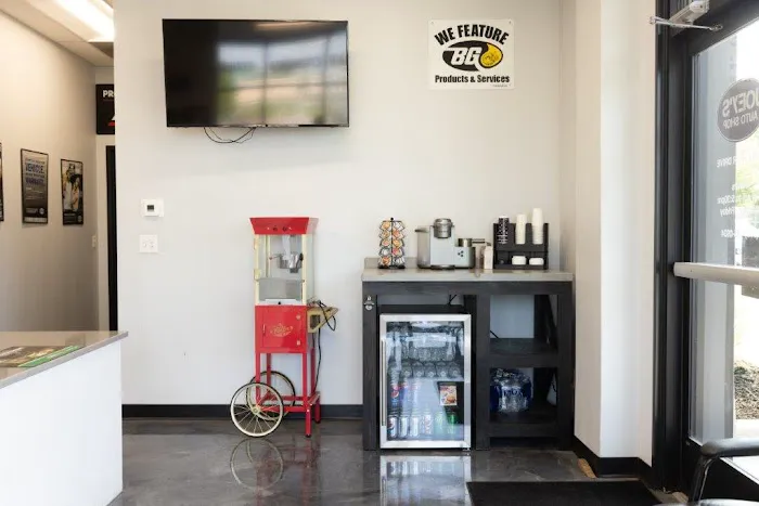 Joey's Auto Shop 6