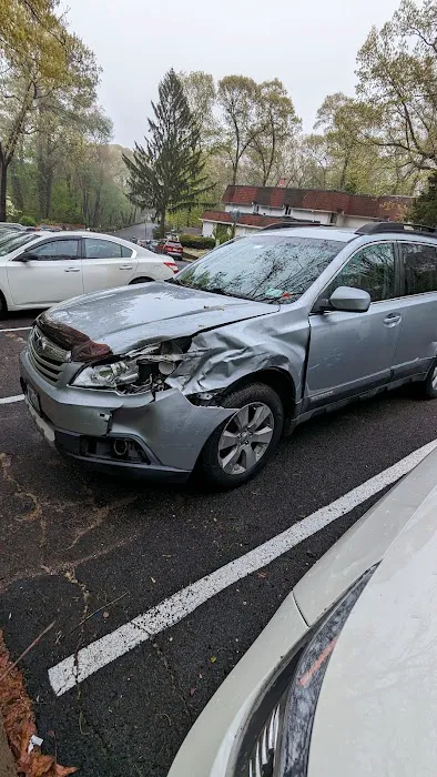 Center Island Collision Inc 2