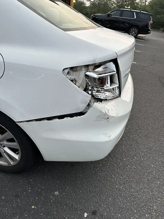 Center Island Collision Inc 3