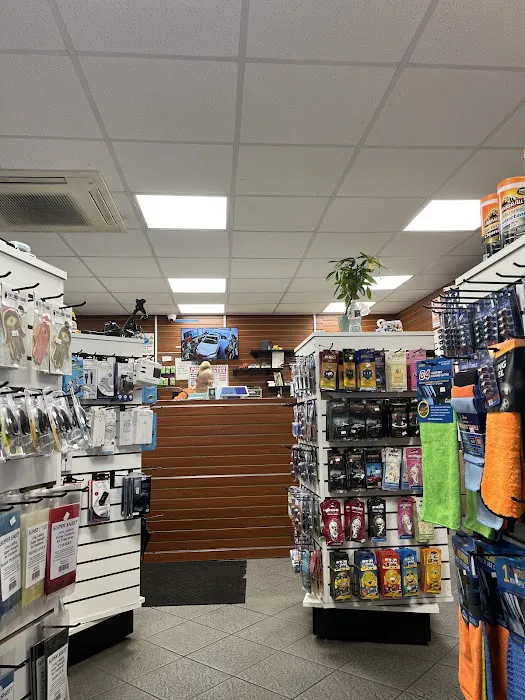 TOMMY'S AUTO REPAIR & DETAIL CENTER 7