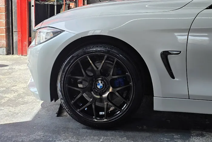 Los Morros Tire Shop 1