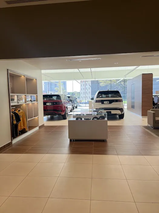 Land Rover Brooklyn Service Center 4