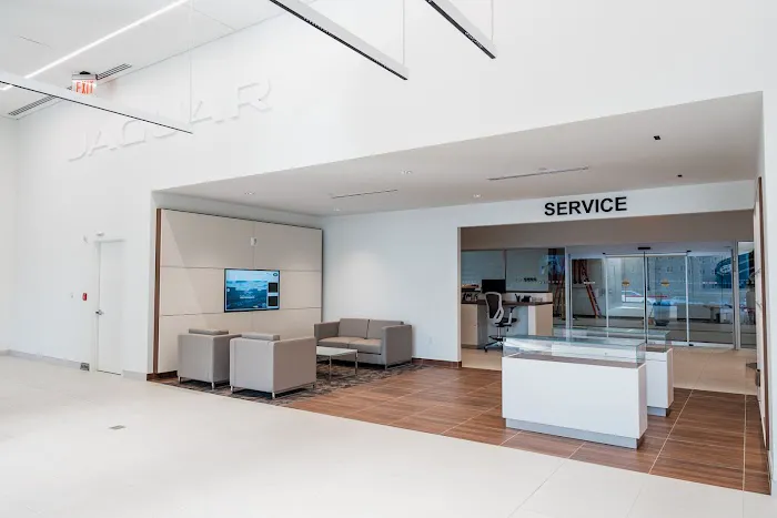 Land Rover Brooklyn Service Center 3