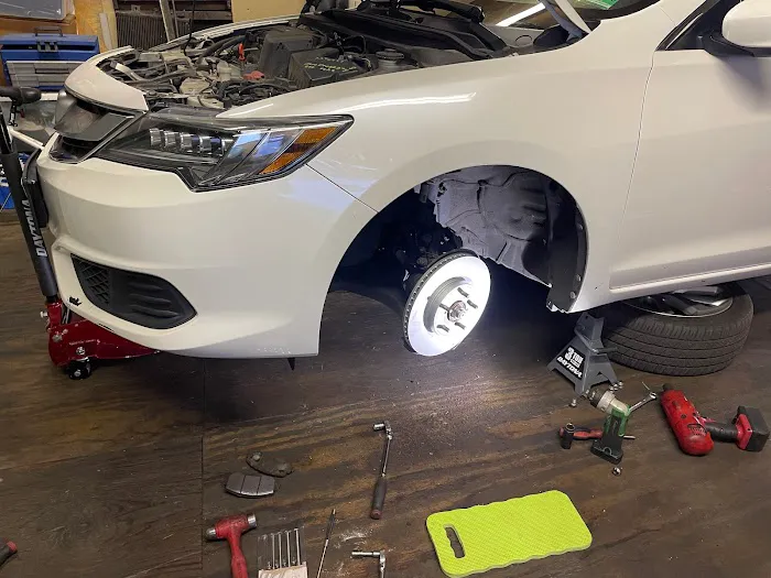 Automotive Service Skyline Mechanics LLC 3