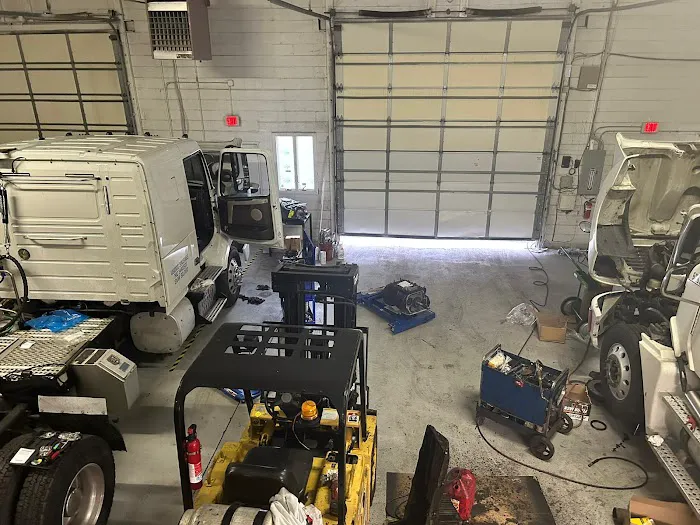 AT TRUCKING REPAIR TECH SHOP USA LLC 3