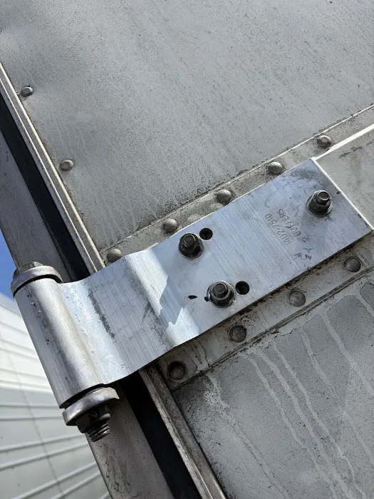Riverside Truck Repair & Road Service 9