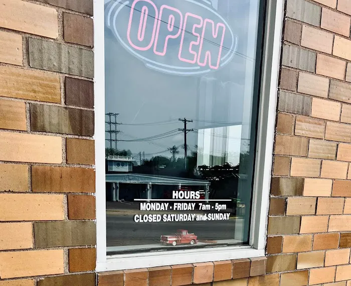 Bob's Corner Garage 8