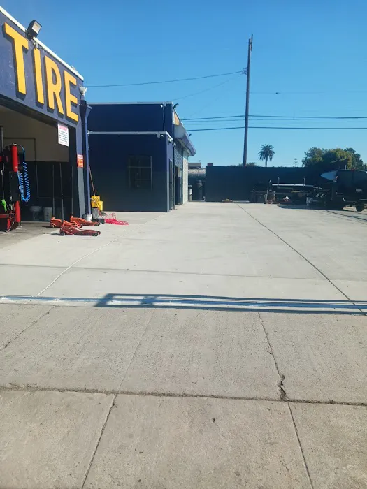 LA TIRE & AUTO SERVICE No2 3