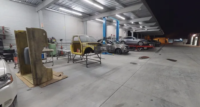 Orlando Auto Body - Phoenix 7