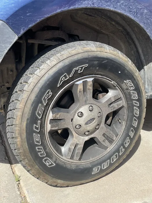 Del Pueblo Tire Shop 4
