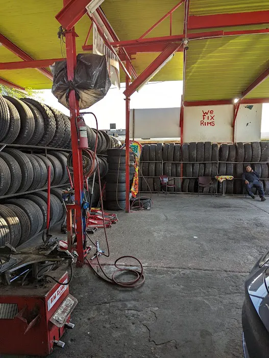 Del Pueblo Tire Shop 6