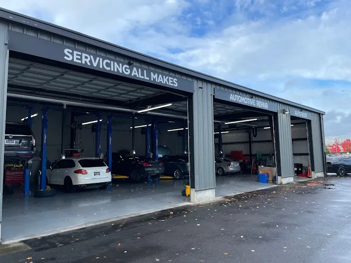 Freeman Motor Service • SALEM 1