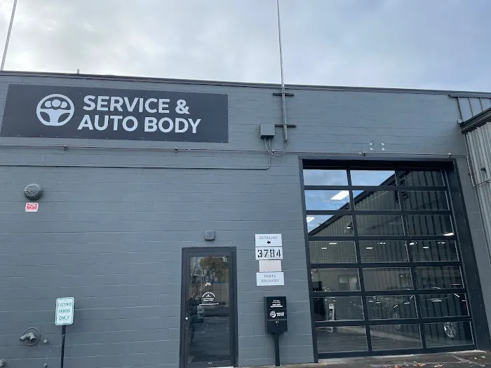 Freeman Motor Service • SALEM 3