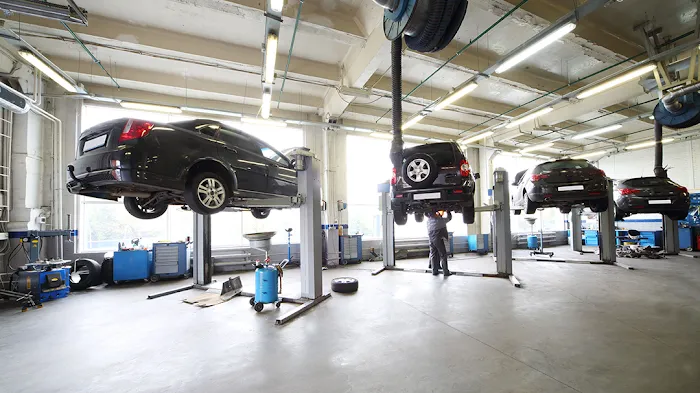 T&R Automotive 1