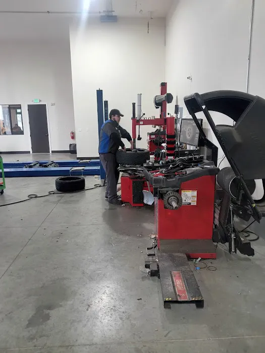 Alfredo's Tire and Automotive 8