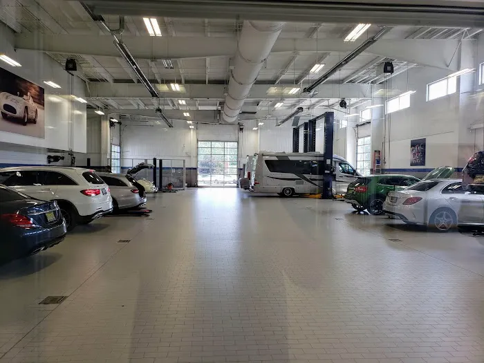 Mercedes-Benz of Newton Service & Parts 1