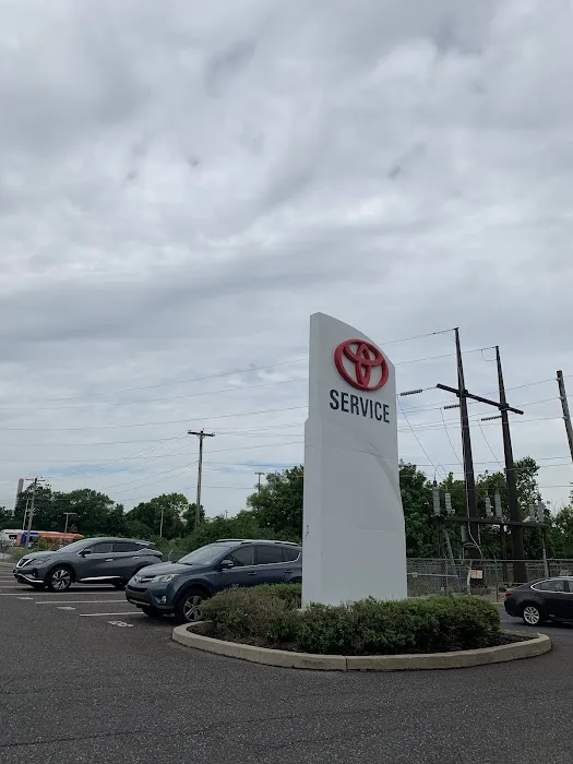 Conicelli Toyota Service Center 3