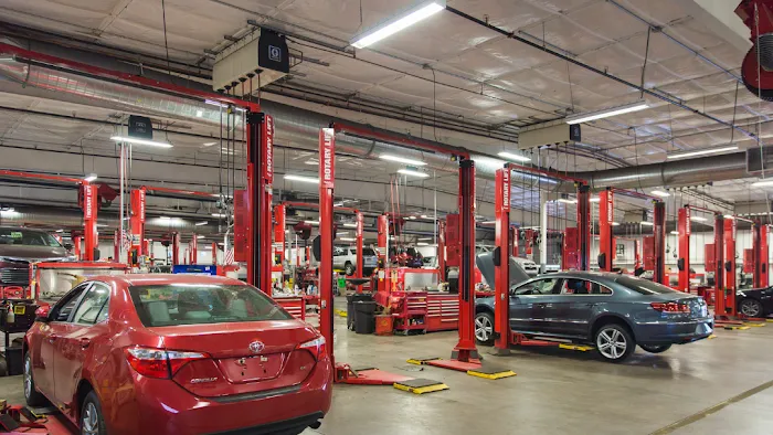 Conicelli Toyota Service Center 9