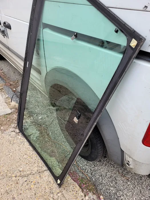 D & D Auto glass 3