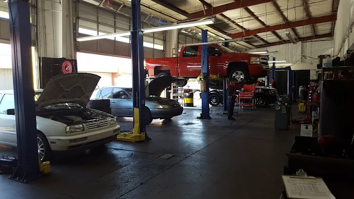DISCOUNT AUTO REPAIR 3