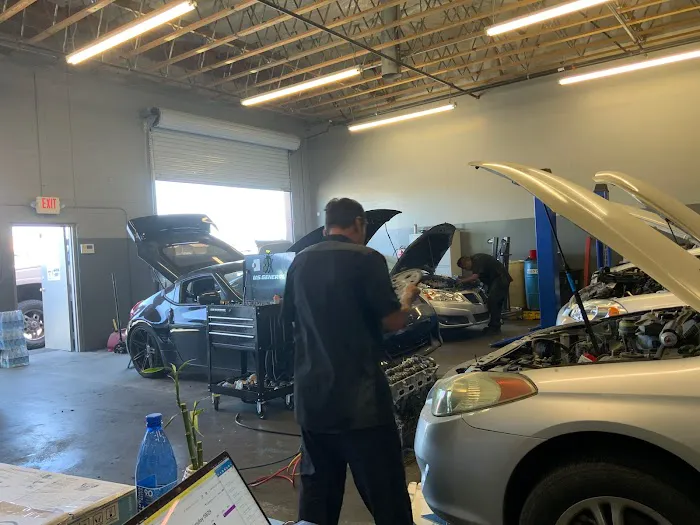 Rhino's Auto Repair 4