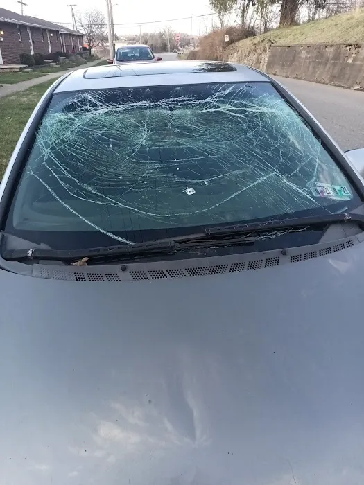 D & B Auto Glass 2
