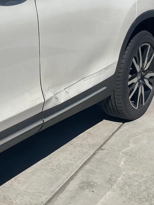 Velasquez Auto Body Specialist 1